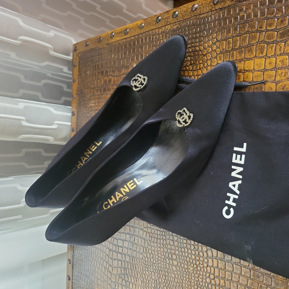Chanel Satin evening pumps